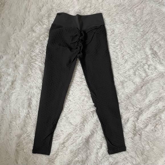 NWOT TikTok Famous Scrunch Booty Leggings - Picture 3 of 4